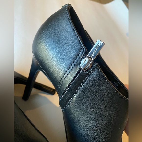 Calvin Klein Hally 2 Woman's Black Faux Leather Ankle Boots, Size 8.5 - Picture 4 of 13
